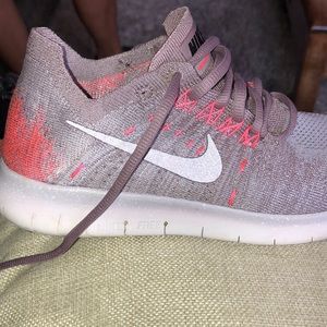 Like new NIKE FREE RN FLYKNIT